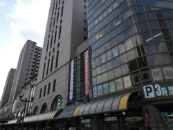 ���ׂ̃x���[�U