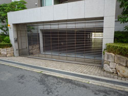 ���{���A���{���̕����}���V�����w�O�����h���]�������u�x