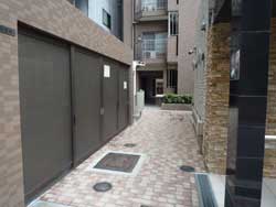 ���{���A�ێR�ʂ̕����}���V�����w�N���A�V�e�B���{��x