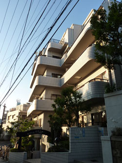 ���{���A��ˎR�̕����}���V�����w�Z�U�[����ˎR�K�[�f���x