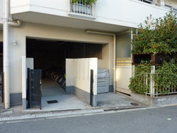 �V�_�̐X�O���[���n�C�c