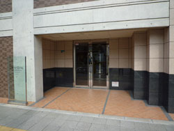 �f�B���A���l�񒚖�