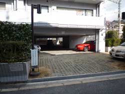 ��ˎR�V�e�B�n�E�X���x�[����ˎR